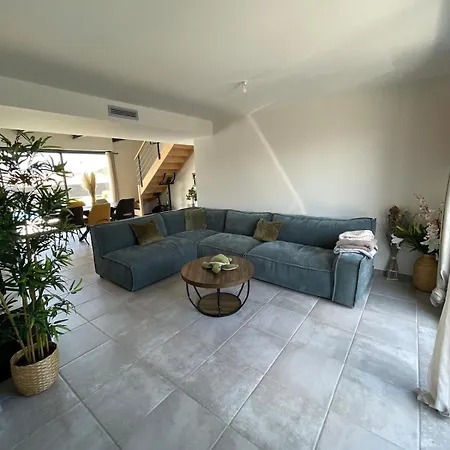 Avec Vue, Piscine, Air De Jeu, Sport, Calme *