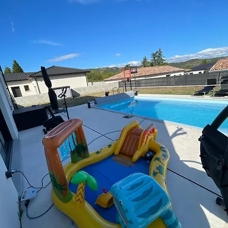 Avec Vue, Piscine, Air De Jeu, Sport, Calme *